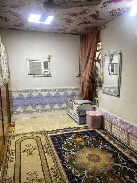 بيت زراعي للبيع 100م شارع الزوار خلف مسجد السهلة فرع المختار الثقفي غرفة وصالة ومطبخ واستقبال كاشي سيراميك السطح فرشي 42 مليون وبي مجال للاستفسار ***********
