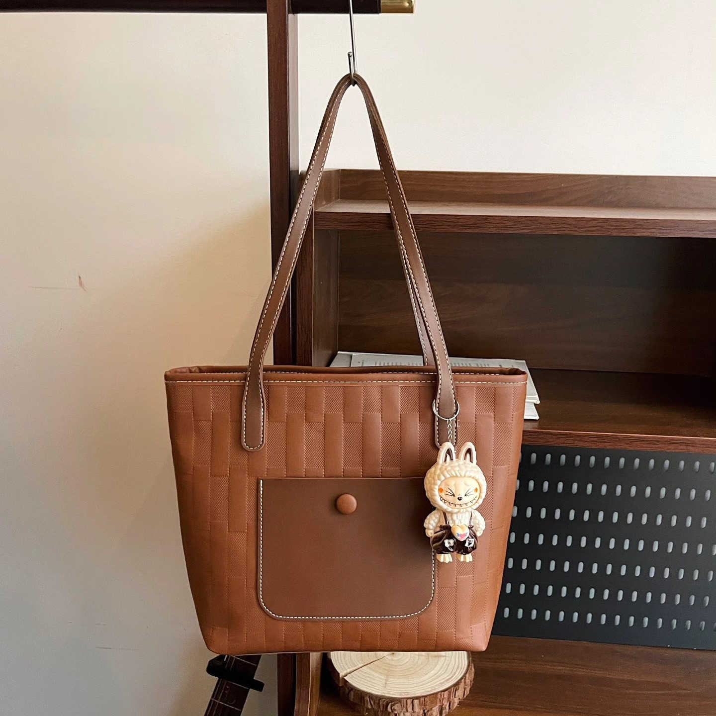 حقيبه نسائي 😍 جمال ونزاكه
كوالتي جدا عالي خامه كلششش حلوه
وراقيه
 🛑 السعر فقط 9500 😍
فحص وتأكد قبل الاستلام اذا معجبكم يرجع مع المندوب 😍
متوفر توصيل لجميع محافظات العراق

للطلب تواصل دايركت
او
واتساب ***********
