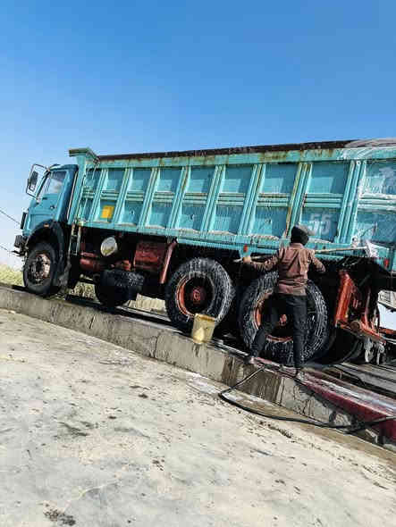 يا الله السلام عليكم سيارة ألبي للبيع موديل ٧٥
مكينة ٤٤كير.  ١٣٠برميل رقم نبار بسمي تحويل مباشر مجموعة نص تخم تاير بس زوج نص عمر شاصي غير مكفول بدي جديد لا خياس ولا طكة 

***********
