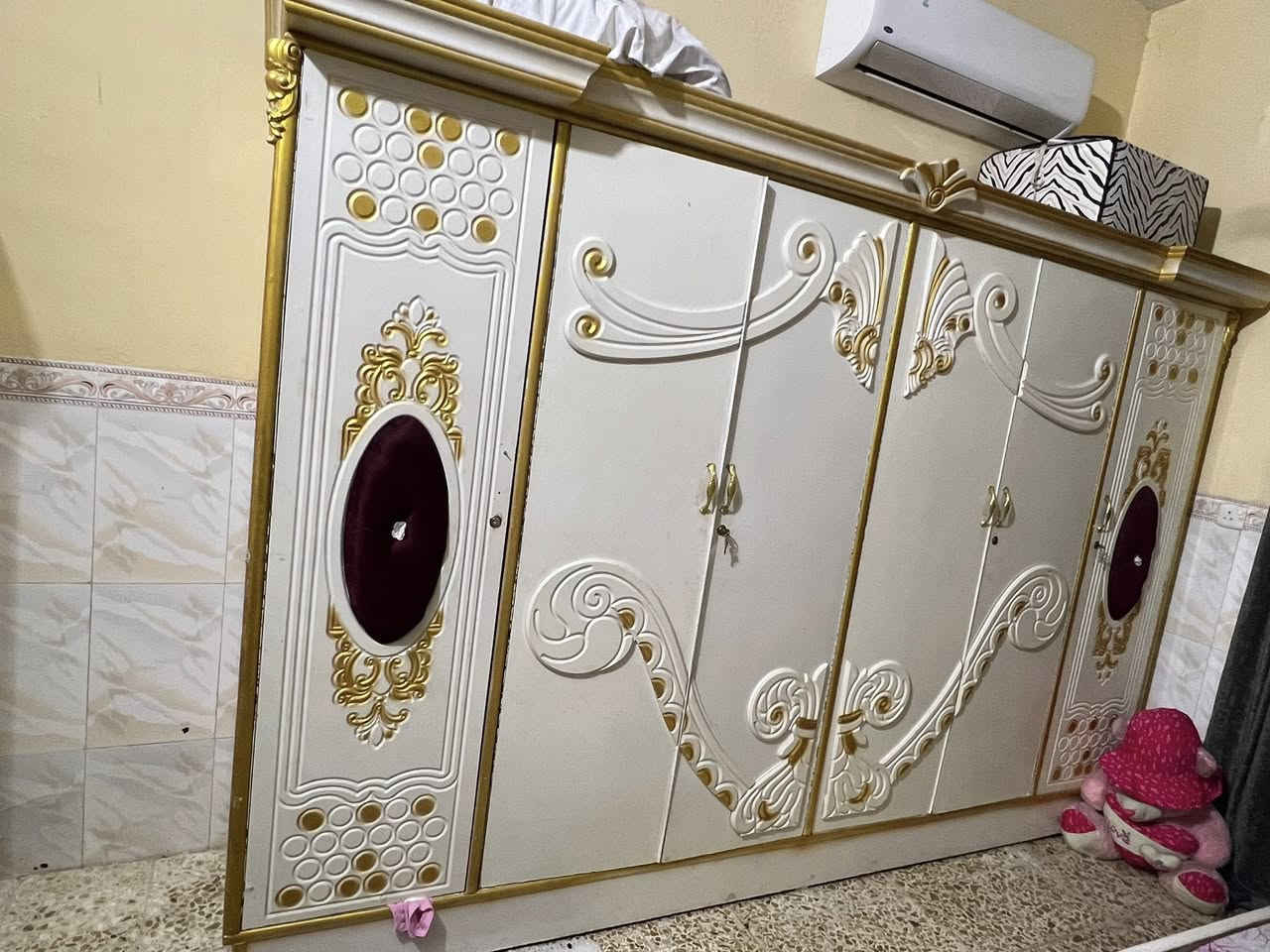 غرفه اخشاب عراقي مرتبه حيل و نضيفه و سعرها مناسب كامله ما بيها نقص للتواصل ***********
