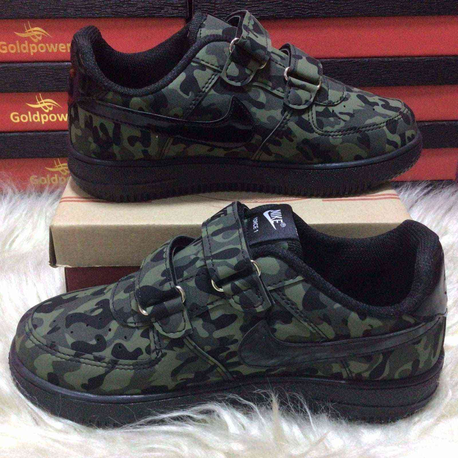 احذية رياضية صنع تركي درجة اولا ولادي وبناتي قياسات من ٢٦ -٣٤  اسعار مفرد بسعر الجملة ويوجد جملة للتواصل على رقم ***********
