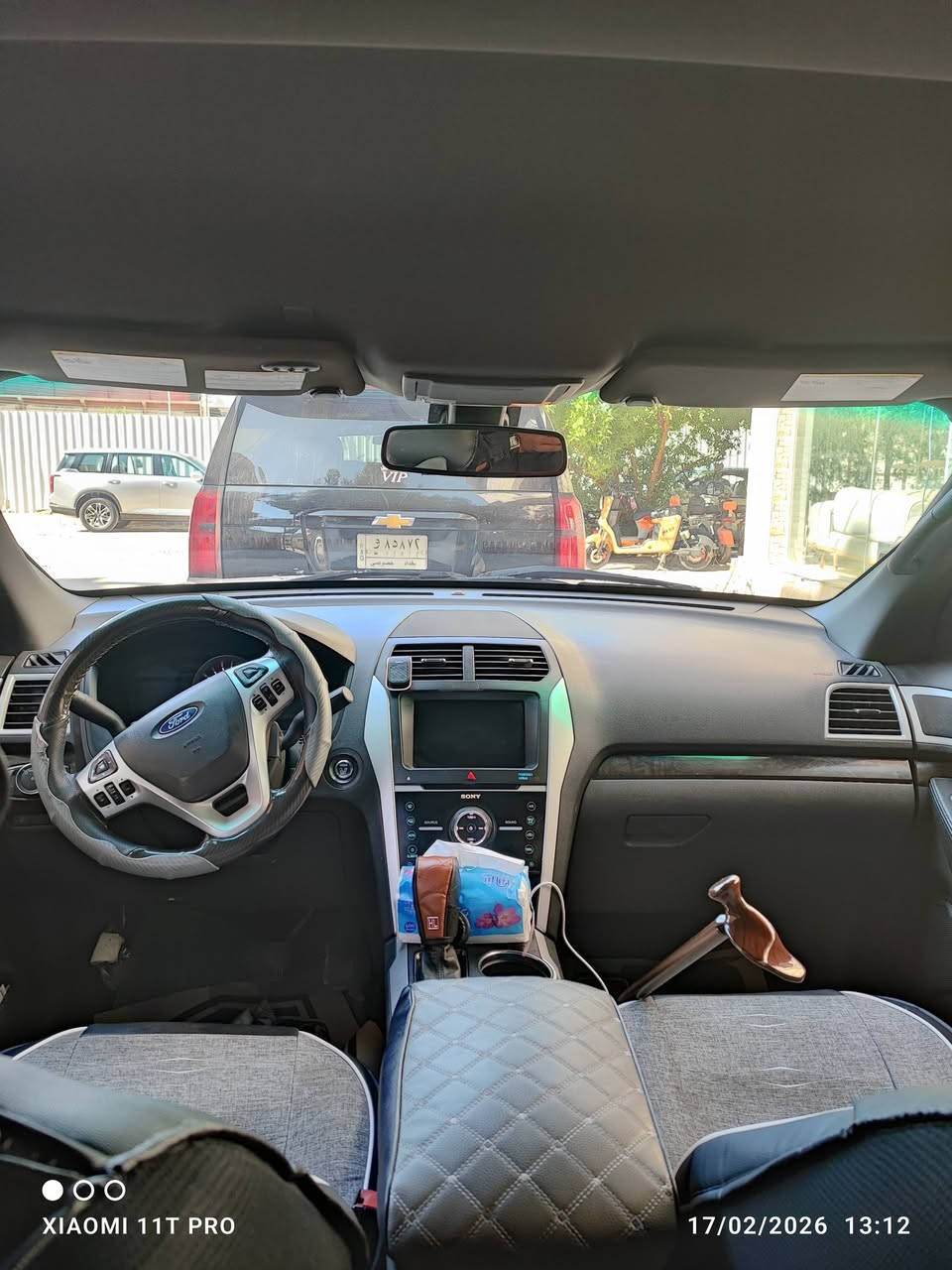 فورد اكسبلورر 2013
كشنات جلد 
تحكم كهربائي تدفئه تبريد 
شاشه كبيره 
السياره حادثها فقط قبق جنطه ومبدل اصلي نفس لون وصبغ بنيد للجماليه 
مكان السياره كربلاء 
رقم الهاتف ***********
السعر 130$ وبيها مجال
