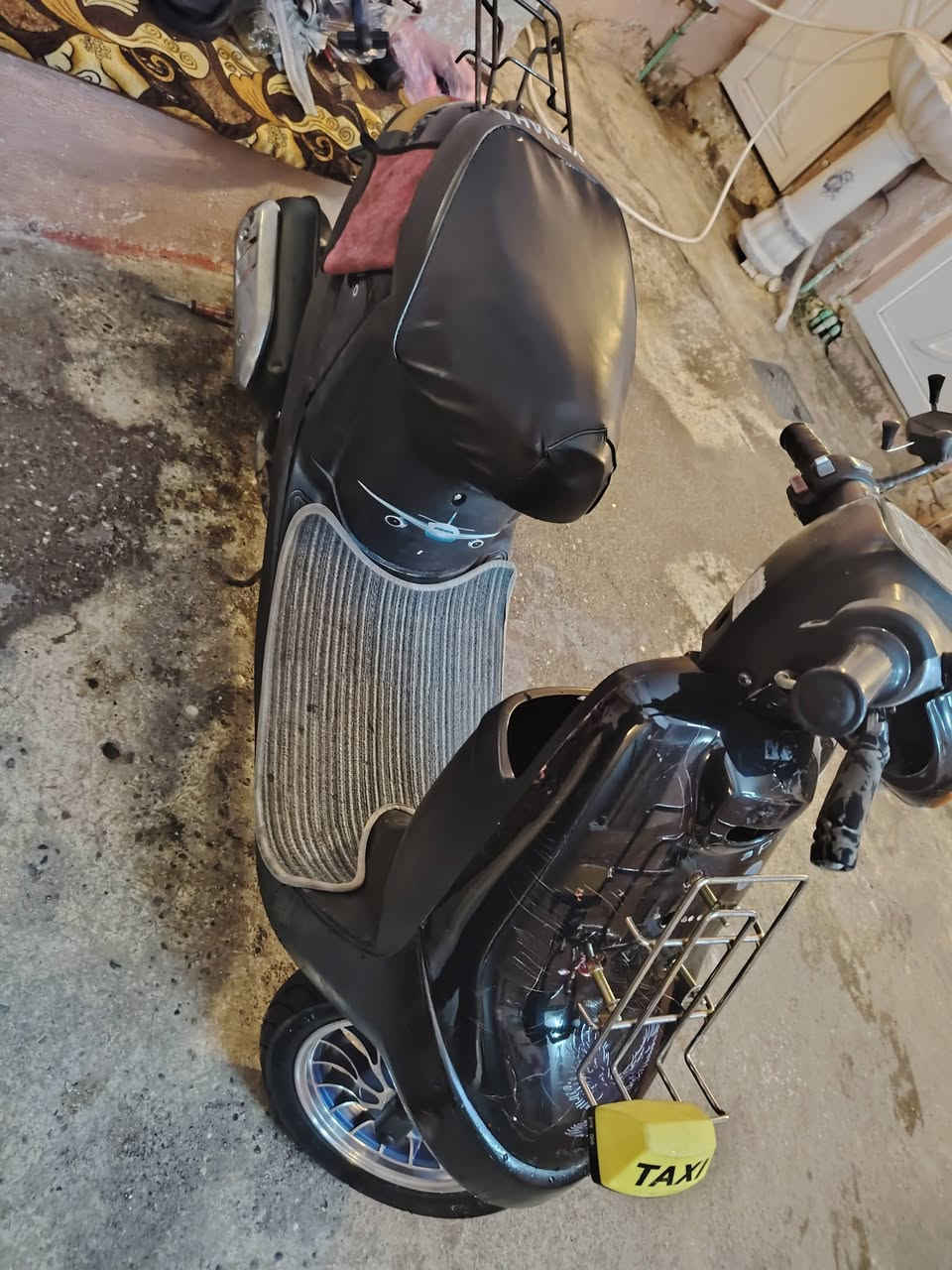 سعر 300 بس يعوزو باتري تواصل ***********
