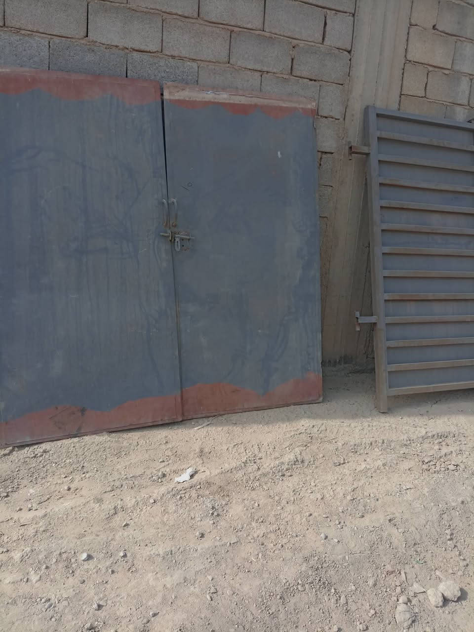 على بركة الله نبدي.. بيع وشراء شبابيك وابواب  المستعمل والجديد تزكام 
مجاور حسينية جمال زليزل
سايدين جديد
***********
