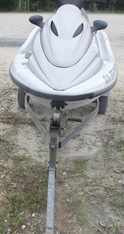 جت سكي YAMAHA XLT1200 2001 مع عربانة اصلية كلش نظيفة و الكشر كلش نظيف بس المحرك كايم 
السعر 2 مليون و هذا سعر العربانة الأصلية و شوية بي مجال ، الجت موجود بجرف النداف قرب معمل ببسي الديرة 
للاستفسار : ***********
