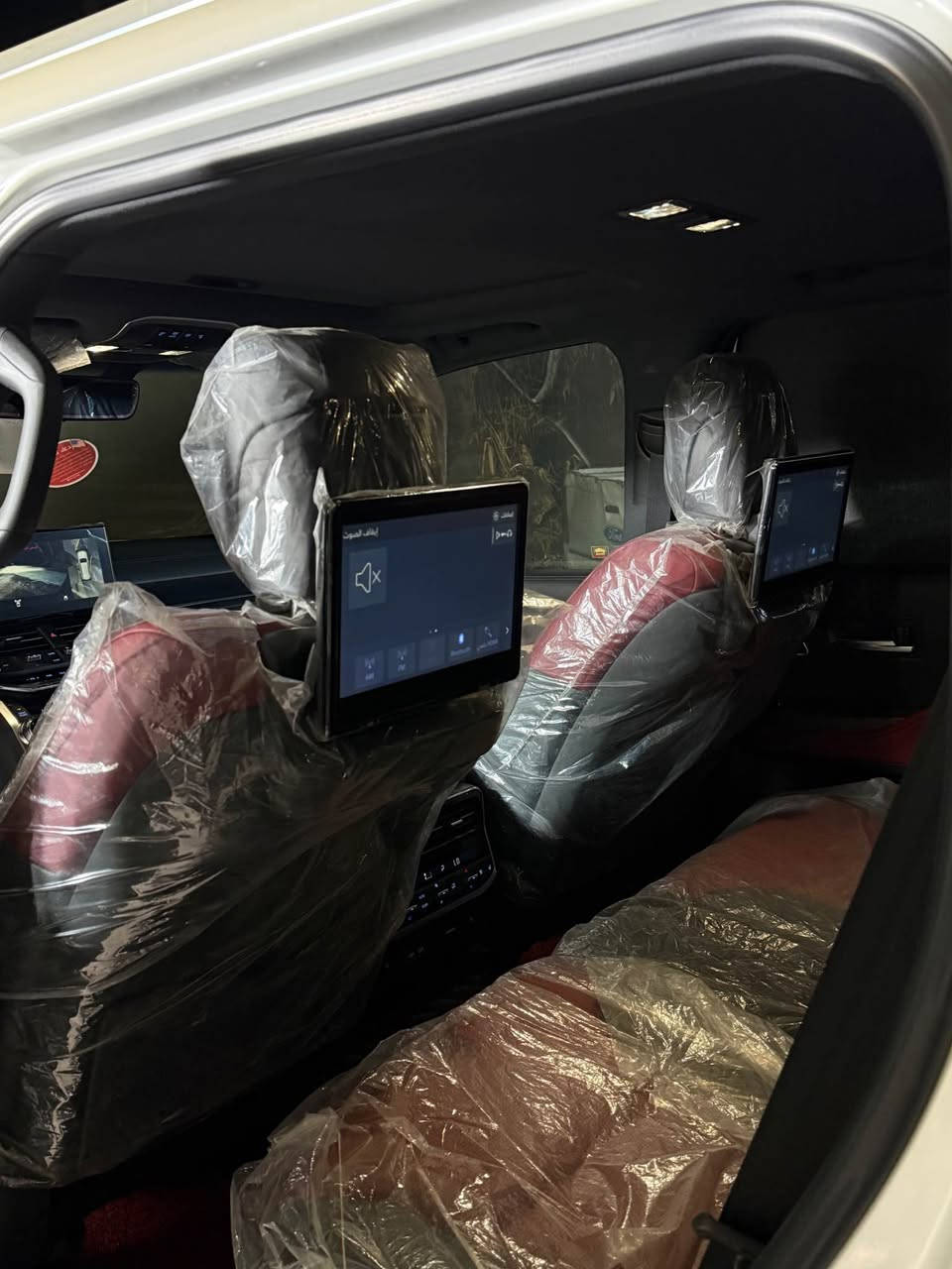 SAS وكالة 

1️⃣ الموديل والسنة: 2024 تويوتا لاندكروزر VXR
2️⃣ الفئة: VXR فل كامل
3️⃣ نوع السيارة: SUV دفع رباعي 4×4
4️⃣ عدد الركاب: 7 أشخاص
5️⃣ المحرك: V6 توين تيربو 3.5 لتر
6️⃣ القوة: 409 حصان
7️⃣ عزم الدوران: 650 نيوتن·م
8️⃣ القير: أوتوماتيك 10 سرعات
9️⃣ نظام الدفع: رباعي دائم Full‑Time 4WD
🔟 الجنوط: 20 إنش ألومنيوم
1️⃣1️⃣ خزان البنزين: 110 لتر
1️⃣2️⃣ شاشة مركزية 12.3″ لمس مع ملاحة
1️⃣3️⃣ شاشة السائق معلومات متعددة (Multi‑Info Display)
1️⃣4️⃣ شاشة ترفيه خلفية 11″ للصف الثاني والثالث
1️⃣5️⃣ Apple CarPlay وAndroid Auto لاسلكي
1️⃣6️⃣ شاحن لاسلكي للجوال
1️⃣7️⃣ نظام صوت JBL بـ 14 سماعة
1️⃣8️⃣ تشغيل عن بُعد للسيارة (Remote Engine Start)
1️⃣9️⃣ مثبت سرعة ذكي مع رادار (Dynamic Radar Cruise Control)
2️⃣0️⃣ نظام مانع التصادم الأمامي (PCS)
2️⃣1️⃣ تنبيه مغادرة المسار (Lane Departure Alert)
2️⃣2️⃣ إضاءة عالية تلقائية (Adaptive High Beam System)
2️⃣3️⃣ مراقبة النقطة العمياء (Blind Spot Monitor)
2️⃣4️⃣ فرامل مساعدة وحساسات أمامية وخلفية
2️⃣5️⃣ كاميرات 360° ورؤية خلفية بانورامية
2️⃣6️⃣ مقاعد جلدية فاخره مع تبريد وتسخين للصف الأول والثاني
2️⃣7️⃣ مقاعد كهربائية مع ذاكرة للسائق
2️⃣8️⃣ مكيف أوتوماتيك بـ 4 مناطق
2️⃣9️⃣ عجلة قيادة جلد و خشب فاخرة
3️⃣0️⃣ فتحة سقف بانورامية (Sunroof)
 

للاستفسار ***********📞📞 بغداد, العراق
