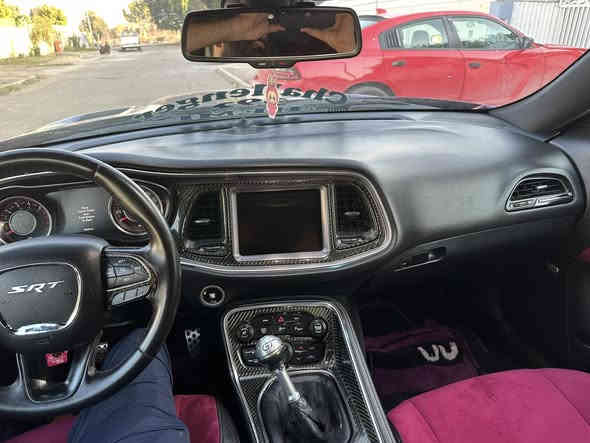 جالنجر 2016 
SRT اصل. 
عليها محرك 5700 
رقم بغداد باسمي 
هدرز داون بايب 
دبات 
سترس بار 
شوته afe 
كاتج كان 
دواخل LED وكاربون
كير عادي 
حادث موضح بالصوره 
السعر 140 بيها مجال. 
***********
