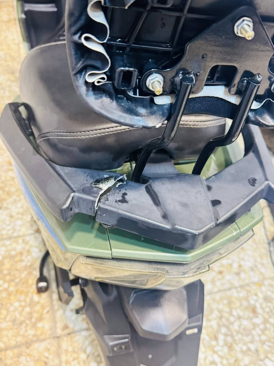 سلام عليكم دراجهـه شحن للبيع نضيفه   بيه شخوط بسيطه بطاريات خير من الله
6بطاريات 
ملف2000
أربع نمر مو 3

نضام الR

***********

بغداد الشعب
