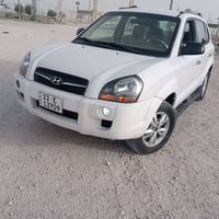 توسان موديل 2010  سياره مكفوله كفاله عامه ماعدا كارت اربع اصابع وبارد ...