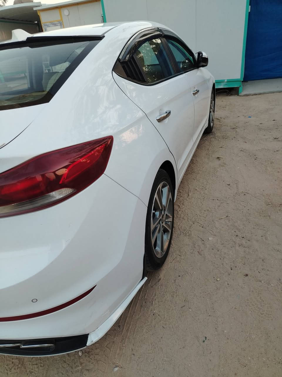 سلام عليكم البيع 
 النترا سوبر خليجي موديل / 2018  خليجيه
لون ابيض /رقم كربلاء نكليزي بسمي سنويه وهزه جديد 
فول مواصفات    
كشنات جلد 
سلايد روف 
لد نهاري 
ويل كب عدد / 5  
كروز سرعه 
قطعتين تبريد امامي وخلفي 
كامره خلفيه دواره + كامره اماميه  
تحكم ستيرن جهتين 
مدخل (USB / AUX)
اشاير بالمري 
مري قابله للطي اوتو و شفط AUTO
الاوامر الصوتية انفنتي 
شاشة حجم كبير 
يدات ابواب المنيوم 
دسك عدد / 4 
محرك 2000 دوش سوبر خليجي 
حساس خلفي بلادي + حساس امامي بلادي 
3 انظمه قياده
( نورمال / ايكو / سبورت )
تخم تاير جديد كوري 
كير محرك تبريد صدر حداديه كفاله عامه جديده جداً  مكفوله من جميع النواحي مابيه نقص ابد  و على الفحص 
مكفوله  حتى دعاميات فقط صبغ اصبعين اثر شخط 
مكان السياره كربلاء حي العسكري 
***********
