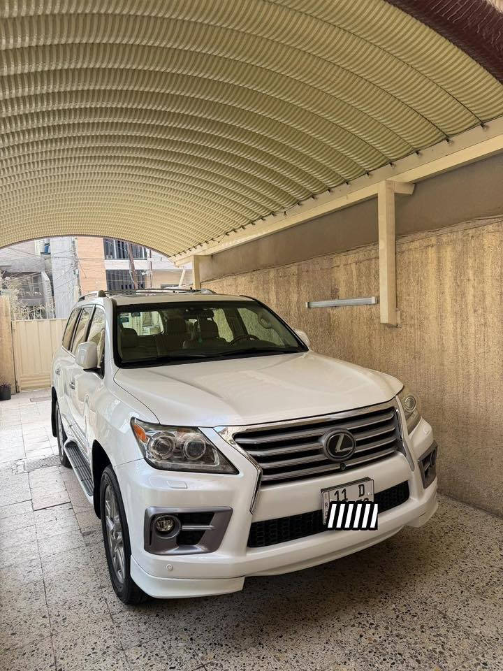 السلام عليكم  لكزز بريم اصل  Lx570 موديل٢٠١٣ فول مواصفات ١/١ جكات
رقم بغداد بأسمي تحويل مباشر 
سيارة جديدة تخم تاير دلوب 
صدر امامي خلفي بلاد شركة ترايها مال زيرو 
كير مكينه بلشركه بلاد بدون اي فتح 
كفاله حتى الدعاميات من الصبغ والتبديل 
فقط ٤ اصابع بي دي ار ولامبين 
تبريد من كلشي شركة سيارة ميحتاجلها اي صرف 
كلشي شغال وعلى وضع الشركة 
ماشية ١٤١ قابل للزيادة شرط الفحص 
*********** 
*********** 
للأستفسار. مكان بغداد البلديات
