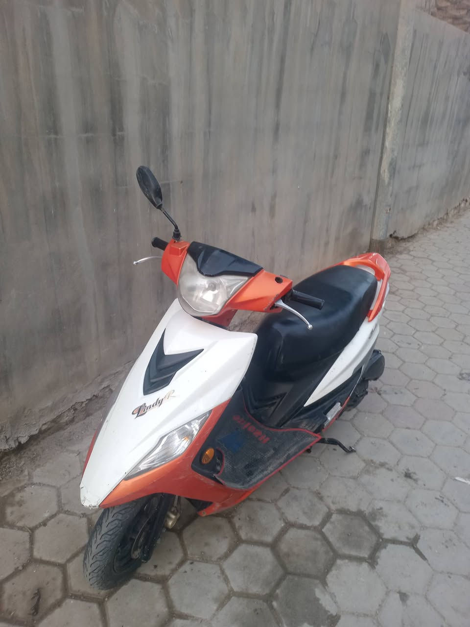 السلام عليكم ماطور للبيع سجل موديل 17 رمادي شارع 20 سعر 850  ***********
