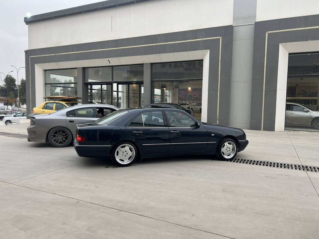 صلوا على محمد
للبيع

Mercedes-Benz
1997 -Avantgarde
افنگارد 
محرك V المرغوب ثمانيه سلندر اصل
كيرD4 وشغال 
نضام سبورت شغال  

1-سلايت جام طكتين
2- اشاير مرايات +تحكم كهرباء 
3- داخل جلد بالكامل 2000
4-ابواب كارتير +صاج 2000
5- مقاعد2000 
6- مقاعد كهرباء +خزن+تدفئة 
7- تحكمات ستيرن 
8- مثبت سرعه
9- تكوات خلفية قلاب 
10- بصمه
11- تبريد بيانو 
12- حساسات خلفيه شغاله 
13- مرايات شفط
14- برده خلفيه +شادلها بردات اصليات مالتها قطري 
15- سقف اسود 
16- ترايش كروم اصلي 
17- عليها ويل AMG تو سايز 

تدفئة شغال تبريد شغال

محرك شرط درجة اولى
كير درجة اولى 

السياره بدون اي نقوصات واحلا من الصور 

صبغ عام للجمالية فقط بدون اي ضربه

السياره باسمي رقم بغداد جديد
سنوية 2032 
هزه وفحص جديد

شرط التحويل والوكال

المكان (نينوى)

السعر (125) وبيها مجال خابر وتدلل

***********
***********
