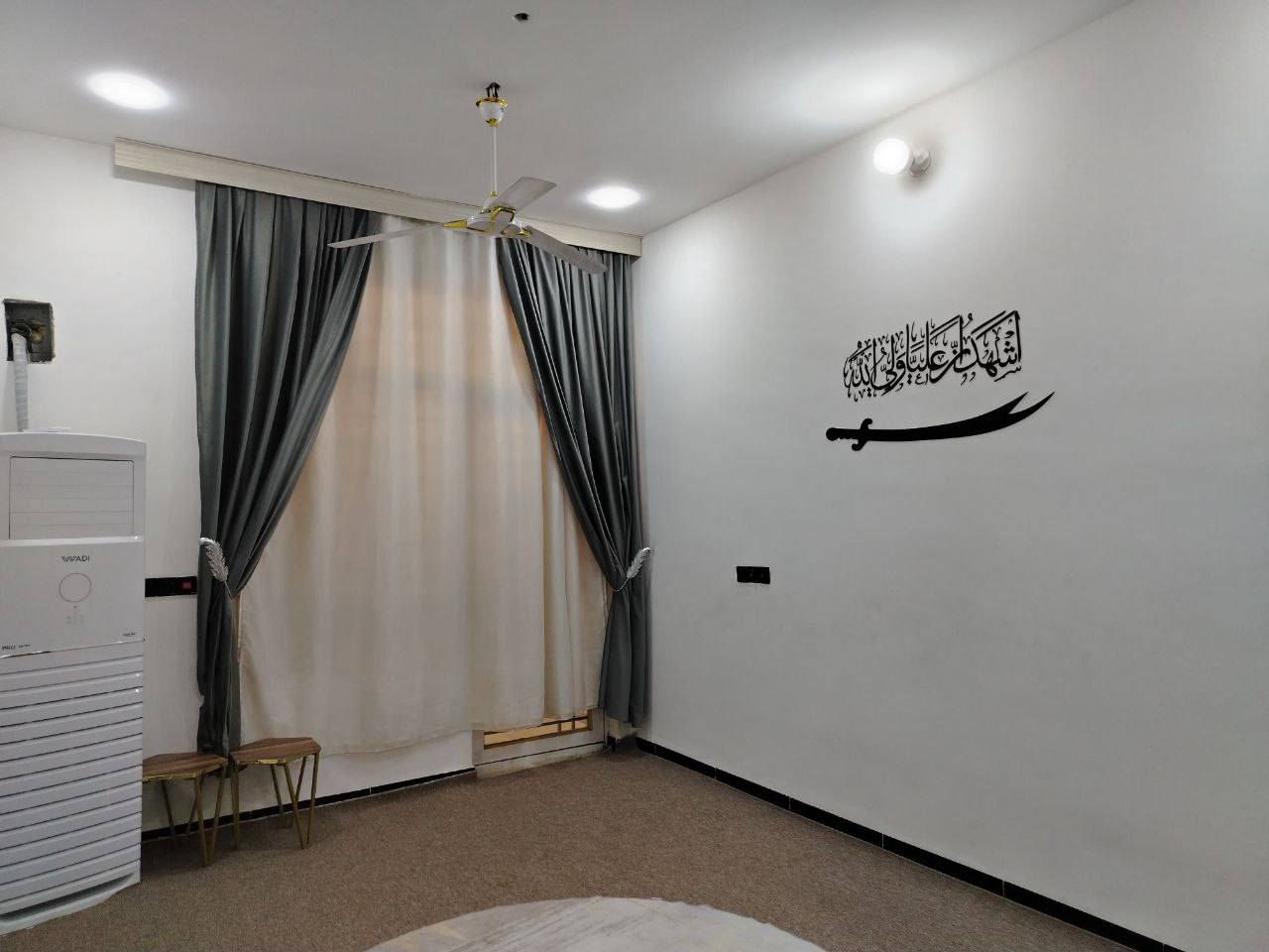 السلام عليكم

بيت ١٠٠ متر بلدوانم واجهة 7 نزال 14

صاير بشارع جامع الأخضر عبور السجه بنص الشارع مال جامع بفرع دلاليه الجوادين

بناء مالته كله نضيف كدامكم سنه 2025

الطابق الأرضي / استقبال مطبخ هول مفتوح علاستقبال تواليت خارجي وحمام مشترك داخلي ومنور وغرفه نوم

الطابق الثاني / غرفتين نوم وحمام مشترك وهول 

الطابق الثالث / سطح وبيتونه

السعر 135 وبي مجال

للاستفسار الاتصال على الرقم
*********** متوفر واتساب
