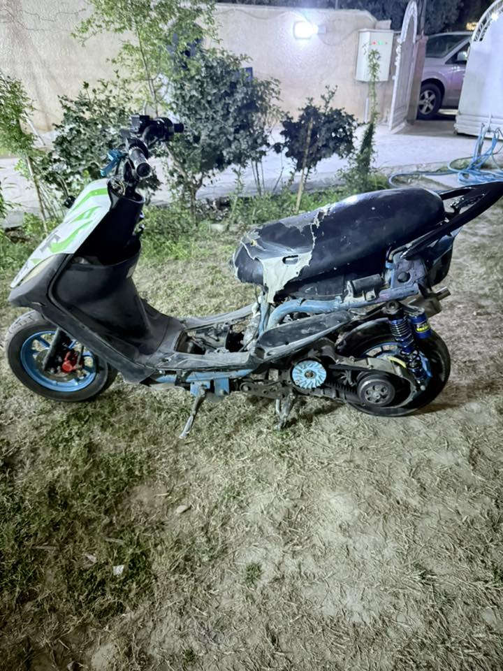 السلام عليكم 
دراجة ماكس عدلة مال لعب بوشة 55 
دراجة شغالة و مكينتها نضيفة 
السعر 350 الف و بيه مجال 
مكان حي الجامعة 
للاتصال ***********
