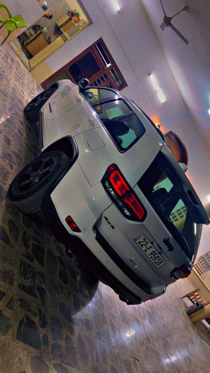 سلام عليكم
للبيع جيب خليجي 2019
ماشيه 38 الف كيلو متر
مواصفاته 
حساسات امامية و خليفة 
رادار امامي 
فتحه سقف 
و بعد بيه هواي مواصفات ما مذكوره 
السياره بيه ضربه خفيفة و مبينه بالفحص موجود مع الصور
سعره 28 الف دولار يعني 280 ورقه و بيه مجال 
مكان السياره بغداد الكاظمية 
***********
