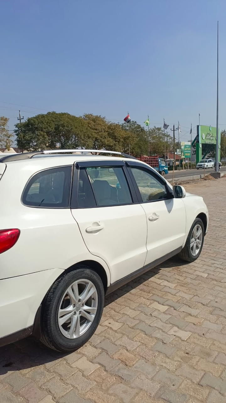 السلام عليكم
سنتافي2012فول  خليجي موصفات عده الفتحة ول بصمة 

سيارة مصبوغة عام اثر جفية   وتعمير درجة اولة 

  بدون دواخل  لغود شواصي كفالة

مكينة ٦ سلندر  

٧ راكب 

مري شفط

 دك جرس من تعبر (١٢٠)

مكينة وكير كفاله 

مكان سيارة كربلاء 

سياره باسمي شرط تحويل. يعني مباشر عقد مروري مو مكاتبه

التواصل ***********
واتساب موجود 
واذا ماعندك رصيد رمش واني اخابرك لحد يعلق ويكول السعر بي خطر ع حياتي او من هذا القبيل
