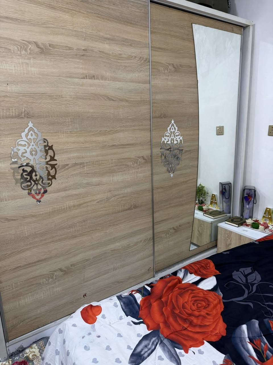 السلام عليكم عندي غرفه للبيع مستعمله نضافتها حلوه هاي كدامكم لونها كذلك حلو
5 قطع 
جربايه نفرين + كنتور +ميز تواليت + قطعتين مجرات جانبيه 
سعرها مع الدوشك 200 الف 
امانه الله بس الدوشك اشتريته ب110
مكان بغداد الدوره


**إذا كنت صاحب هذا الإعلان وتريد حذفه لأي سبب، رجاءا أرسل رسالة إلى الدعم الفني**