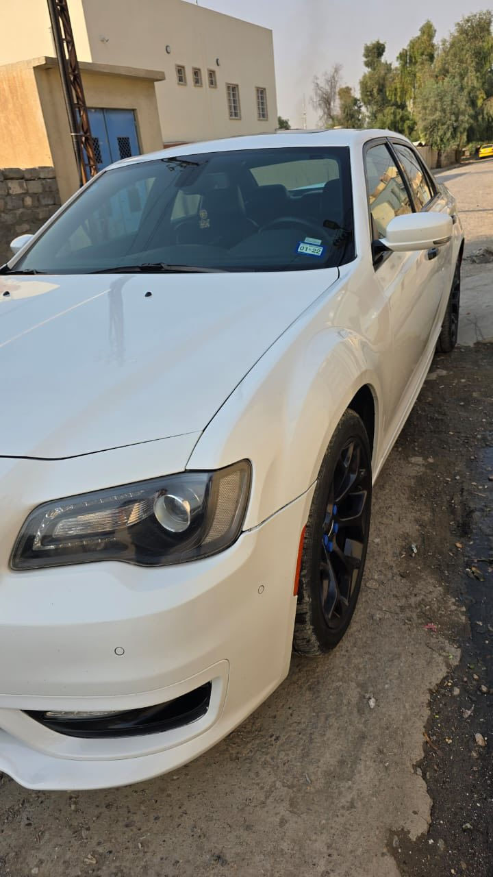 السلام عليكم 
اوباما 2020
رقم بغداد 
السياره فول
ماشيه 70 
ضررها جاملغ وباب 
بدون دواخل
وبيها على كد شبر بل جاملغ الخلفي 
رقم الهاتف ***********
