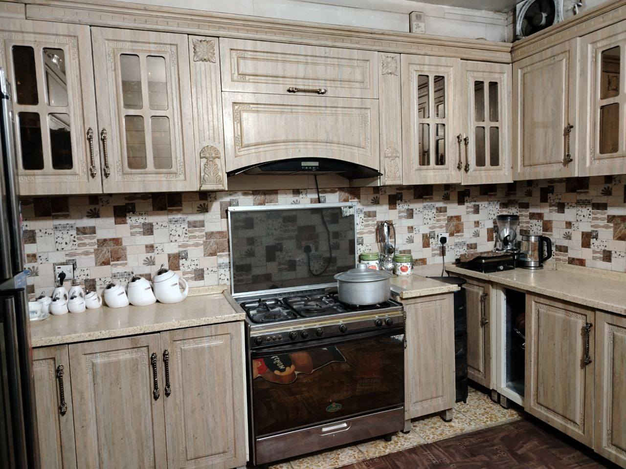 كاونترpdf شغل ثكيل وتوصاه وداخل المنيوم ٧ امتار وشوية مع ملحق  والمفرغه ..وتخم قنفاه تركي ابو المخزن ٧ مقاعد . فقط رجلين تخم واحد منهم متضرره ..مكان الغزالية
الاتصال برقم ***********
