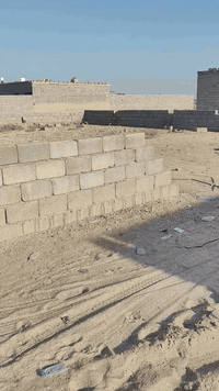 قطعت ارض للبيع مسيج عله نص مساحته 200مترسعره 5ملاين المكان البصره الزبير منطقت  الدواجن شراي يتصل ***********
