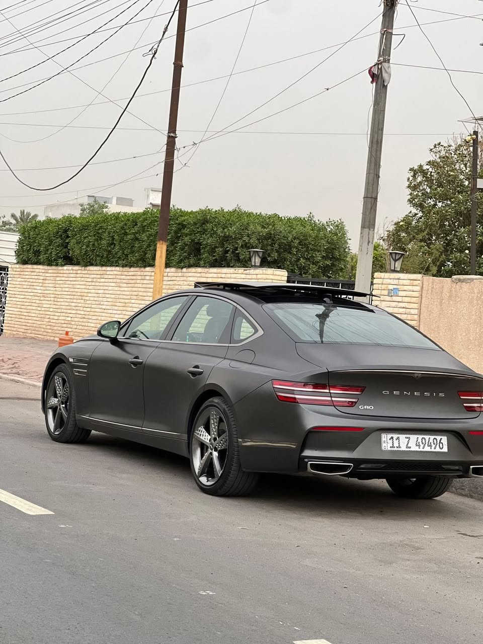 للبيع: Genesis G80 Sport Prestige 2023
لون رصاصي مات  ثنين بالعراق بس بهذا الون المميز— بحالة ممتازة جدًا
السياره باعتبار كلين 
ضررها 💥 فقط دعاميه مكسوره ومصلحة بدون اي صبغ والجاملغ مبدله بنفس الون والأصلي موجود عندي 

🔥 المواصفات الكاملة:
* المحرك: 4 سلندر توين تيربو 2.5L 
* القوة: 325 حصان تقريبًا
* ناقل حركة أوتوماتيك 8 سرعات
* دفع خلفي /RWD
* فئة Sport Prestige أعلى فئة
ماشية ٥٠ الف فقط 

✨ المواصفات الخارجية:
* لون رصاصي مات فاخر
* رنات رياضية قياس 20 إنج
* إضاءة LED أمامية وخلفية كاملة
* سقف بانوراما
* أبواب شفط
* مرايا كهربائية مع تبريد وتدفئة مع خاصية التنشيف المياه على المرايا وتعتيم عند الضوء العالي 
* حساسات أمامية وخلفية
* كاميرات 360 درجة
* تشغيل بصمة + دخول ذكي

🛋️ المواصفات الداخلية:
* داخلية جلد فاخرة
* مقاعد كهربائية مع حفظ وضعيات
* تبريد وتسخين للمقاعد الأمامية والخلفية
* مساج للمقاعد
* شاشة كبيرة مع نظام ملاحة
* Apple CarPlay + Android Auto
* نظام صوت فاخر Lexicon
* إضاءة داخلية Ambient Lighting
* ستارة خلفية كهربائية
* شاحن لاسلكي

🛡️ أنظمة الأمان:
* رادار أمامي
* مثبت سرعة ذكي
* الحفاظ على المسار
* تنبيه النقطة العمياء
* فرملة طوارئ أوتوماتيكية
* قراءة اللوحات والإشارات
* كاميرات مراقبة كاملة

* جاهزة للفحص

📍الموقع: بغداد جادرية 
📞 للاستفسار على ***********

