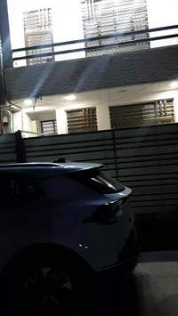 بيت للايجار بشارع مدير الأمن قريب على شارع المدارس ٥٠ متر ٣ طوابق بناء...