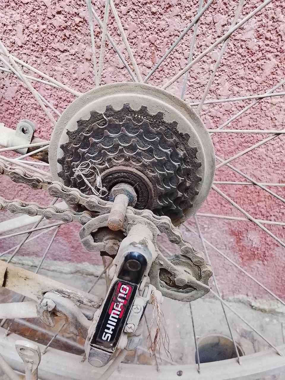 بايسكل للبيع كلش نظيف و استخدامة قرابة الشهرين صارلة هواي متروك بس بريكات و كير و كلشي شغال بي بس نقص تاير و چوب ما يكلفن 10  ما متاكد إذا الحجم 28 او 26 الف سبب البيع لعدم التفرغ البايسكل آني ماخذة ب150 أبيع ب75 و بي مجال مكاني بغداد الزعفرانية تكدر تدخل خاص او رقمي واتساب ***********
