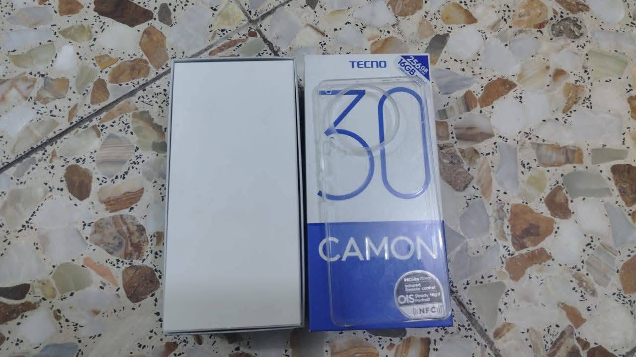 سلام عليكم تكنو كامون 30  جهاز اخو الجديد نضافه 100/100 نقص شاحنه فقط اقره التفاصيل جهاز قوي جدأ السعر 230 مكاني بغداد الكماليه
​💡 أبرز المواصفات:
​الشاشة: AMOLED عملاقة بحجم 6.78 بوصة، بدقة FHD+، وبمعدل تحديث 120Hz (سلاسة تامة بالتصفح والألعاب).
​المعالج: MediaTek Helio G99 Ultimate (ممتاز للألعاب والاصدار الأحدث من المعالج الشهير).
​الذاكرة والتخزين: ذاكرة داخلية 256 جيجابايت مع رام   16 جيجابايت (الجهاز نضافه 100).
​الكاميرا الخلفية: بدقة 50 ميجابكسل وتدعم المثبت البصري OIS (تصوير ثابت وفيديو بدون اهتزاز).
​كاميرا السيلفي: خرافية بدقة 50 ميجابكسل مع فوكس تلقائي وفلاش أمامي مزدوج.
​البطارية: 5000 مللي أمبير تطول وياك يوم كامل وزيادة.
​الشحن: سريع جداً بقوة 70 واط (يشحن الجهاز بلمح البصر).
​الصوت: سماعات ستيريو مزدوجة بنظام Dolby Atmos (صوت عالي ونقي).
​المميزات الإضافية: بصمة مدمجة تحت الشاشة، يدعم شريحتين وكارت ذاكرة بنفس الوقت، ويحتوي على مستشعر IR للتحكم بالتلفزيونات والتبريد.


**إذا كنت صاحب هذا الإعلان وتريد حذفه لأي سبب، رجاءا أرسل رسالة إلى الدعم الفني**