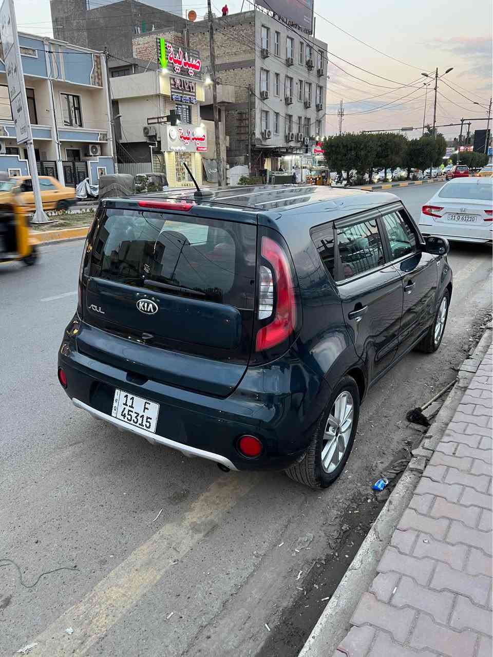 السلام عليكم كيا صول 2018 امريكي محرك 2000 مكفول التنقيص والبخار نص مواصفات بصمه سستم سماعات هارمن كاردن شاشه كبيره السيارة بدون اي صبغ مكفوله من الصبغ بدون ايرباك بدون تبديل رقمه بغداد مشروع وطني باسمي ماشيه 84 الف حقيقي تخم تاير جديد صدرهه جديد 
السعر 134 ورقه للستفسار
***********
*********** بغداد, العراق
