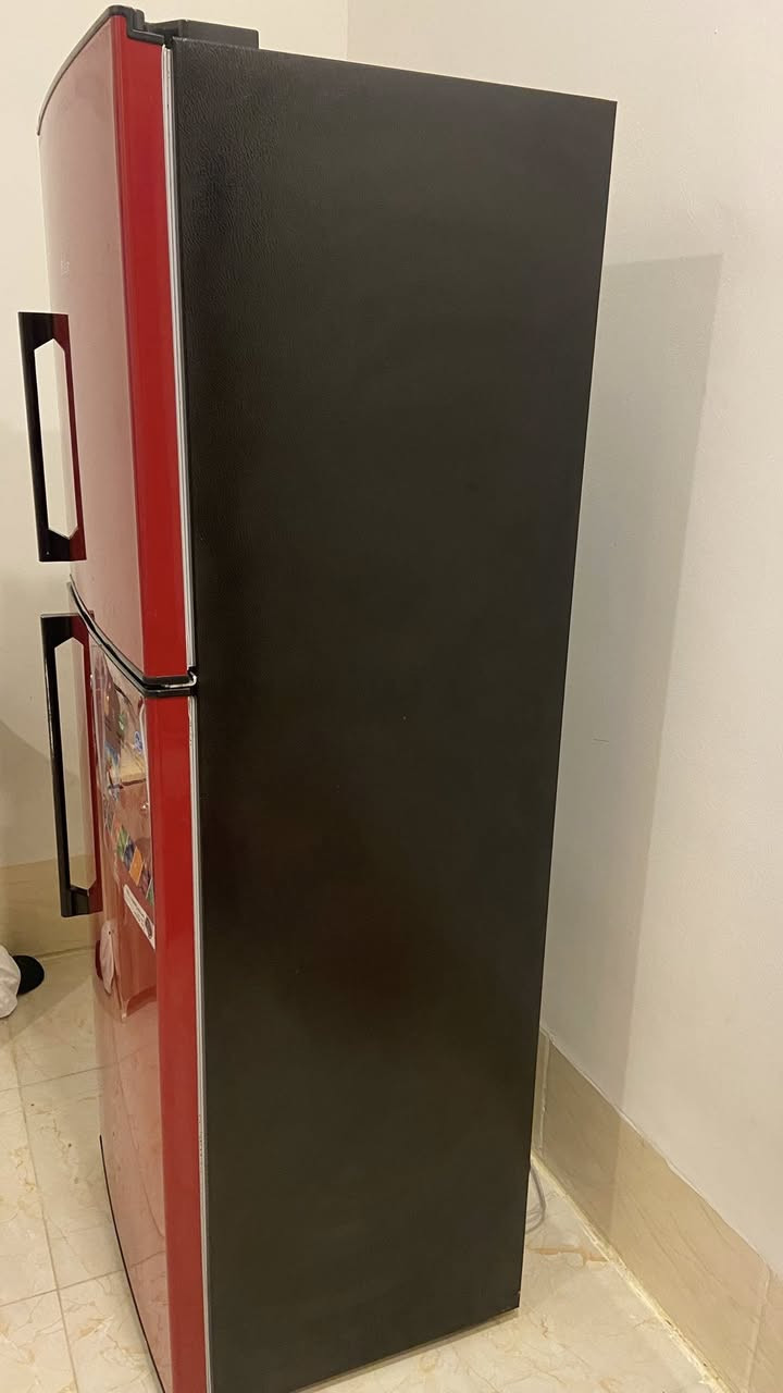 سلام علیکم
ثلاجه بالسان (Balsan)

الماطور (الكمبريسر) من شركة HUAYI الشهيرة موديل HYE6963) ويعمل بغاز R134a مثل ما موجود في صورة

* السعة الإجمالية: 505 لتر

حجم الثلاجة: 350 لتر

* حجم المجمدة: 152 لتر

مستوى الضوضاء: 42 ديسيبل

تصنيف كفاءة الطاقة: B

ملاحضه الثلاجه نظيفه جدا استخدام شهرین افحصه واخذها

الموقع : التأميم

السعر : 625 الف وبيها مجال ان شاء الله للطيبين

*********** :الرقم
