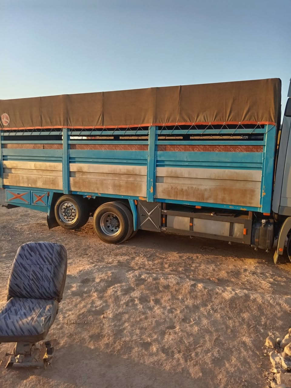 بدي للبيع طول 7/40 عرض 2/50 ارتفاع 2/50 للاستفسار أكثر اتصل ع الرقم ***********
