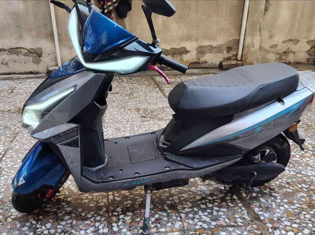 السلام عليكم
دراجك شحن للبيع الدراجة كلش نضيفة جدا فقط الكيلو متر واكف و البريك الامام واني تاركها هنه ميرادله شي تصليحهن بي ما عندي مجال اروح سعرها ٤٥٠ مكاني بغداد
للاستفسار ***********
