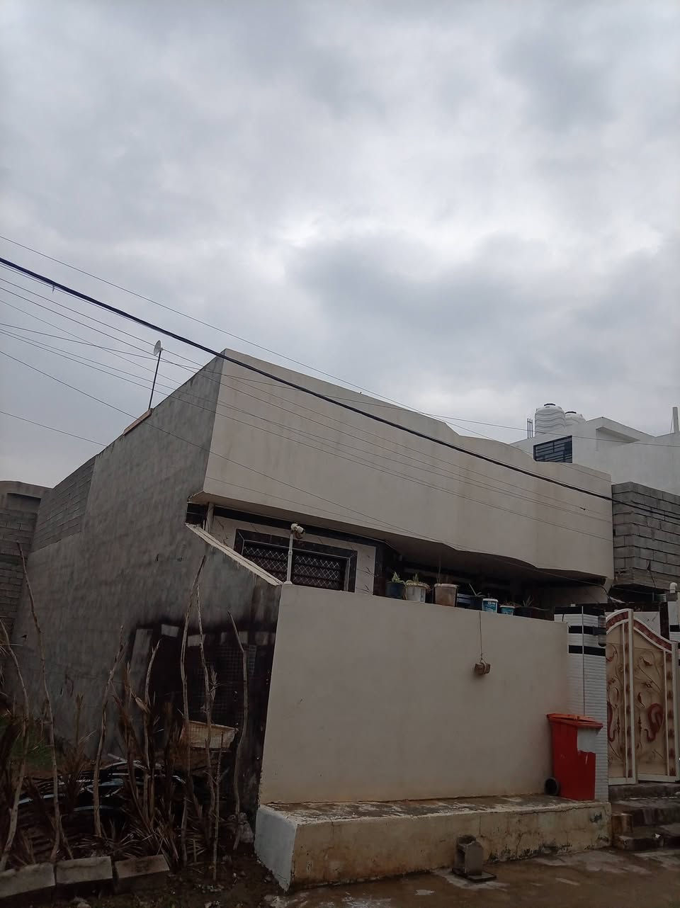 سلام عليكم
بيت للبيع
المساحه ١٦٥.
التفصيل
غرفتين نوم  وصاله واستقبال ومطبخ ومجمع صحيات
الموقع بل زراعي قرب علاوي حتروش🌹
 طابوسند زراعي سند ٢٥
الاستفسار***********
