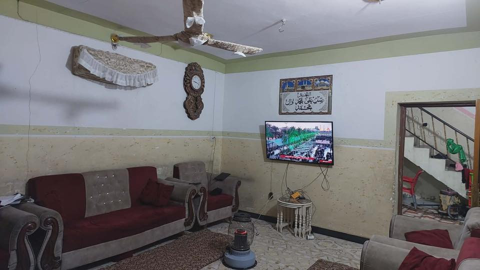 السلام عليكم بيت للبيع بسعر مناسب جداً طابو صرف المساحة 240 متر خلف الشيخ ابو ضرغام شارع تبليط ومجاري ومكان فوووول 
للاستفسار الاتصال على ***********
