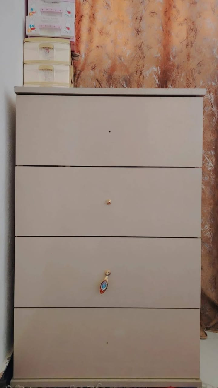 غرفه تركيه للبيع مستعمل بس نظيف المراسلة او الاتصال واتساب موجود ***********
