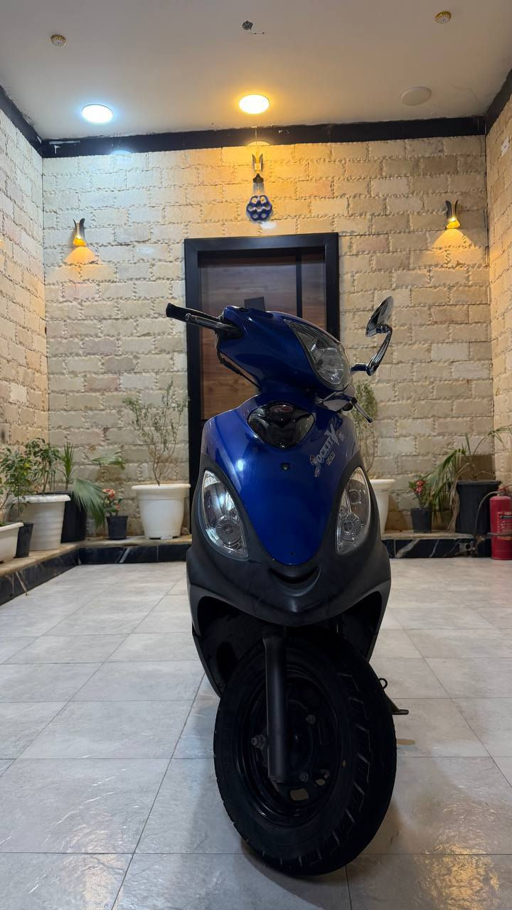 السلام عليكم للبيع او المراوس. دراجه 🛵(KYMCO) V2.. كامكو في تو.. 
دراجه نضيفه. 
مكفوله 🪛🔧. 
مكينه(150cc).. 
كشن جك 16.
دشبول 16 رياضي 🏍. 
مثلث16(كاربو فايبر). 
كهربائيات 🔌 مكفوله. 
دراجه نضيفه جدا برغي 🔩 ما مفتوح بيها تجي وتفحص وين ما تريد. 
 مكان قضاء الرفاعي .......


**إذا كنت صاحب هذا الإعلان وتريد حذفه لأي سبب، رجاءا أرسل رسالة إلى الدعم الفني**