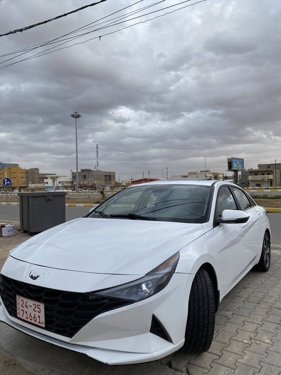 النترا  هايبرد موديل 2023 فول مواصفات ❗️لمتد
حادث خفيف چاملغ وبنيد صور الحادث موجودة بالمنشور ❗️
المواصفات.......
🔹فتحه سقف 
 🔹تشغيل عن بعد
🔹بصمة ابواب 
🔹مع إشارة باليدات وتكون فقط لمس بدون ضغط على زر
🔹مستشعر الاقتراب من السيارة من الجنطة والابواب 
🔹لد داخلي متغير 
🔹سماعات بووز افضل شركة صوتيات مع دمام خلفي وامامي
🔹كراسي تدفئه وتبريد
🔹كرسي السائق كهربائي  ميموري وضعيتين
🔹لون الكشن جلد أسود
🔹نقاط عمياء 
🔹رادار خلفي 
🔹رادار جانبي 
🔹ويل كب
🔹تحديد مسار 
🔹مثبت سرعه 
🔹وقوف ذاتي 
🔹مانع اصطدام
 🔹ثلاث انظمه سبورت وسمارت ونورمال 
🔹شاشه كبيرة متصلة 
🔹كامرا  خلفية دوارة 
🔹يمكن تشغيل الكامرة الخلفية اثناء القيادة 
🔹اوتو هولد 
 🔹هندبريك بصمة
محرك 1600 هايبرد
ماشيه  75 الف دخلت العراق ماشية 63الف 

اللون ابيض

🔴السعر 147$. وبي مجال السيارة بدون رقم تترقم أربيل شمال فقط !‼️
للاستفسار الاتصال على الرقم ***********
