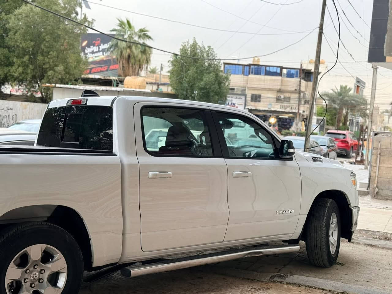 السلام عليكم 
رام بيك هورن 23 
السياره مبدل بدي نفس الون السياره بدون صبغ 
كشن جلد كهربائي 
مري شفط السياره نضيفة مثل مومضح بلصور 
ممعدل عليها ولا لاعب بيها بلادية 
***********
