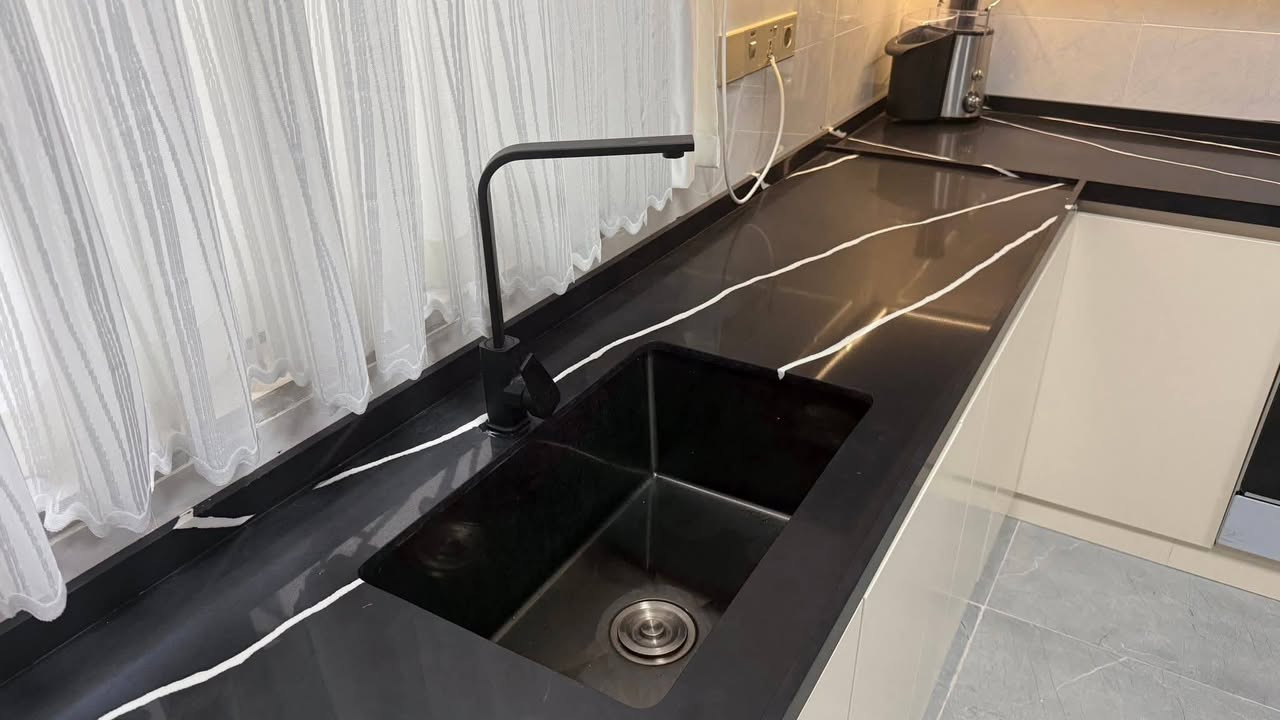 مطابخ عصرية حديثة ✨
أي موديل ببالك… نصممه وننفذه بدقة وجودة عالية.
الوارث للمطابخ التركية وأعمال الألمنيوم
📍 ذي قار – قلعة سكر – شارع المجمعات
مجاور مجمع العجيب – خلف مول المدينة
📞 ***********
📞
