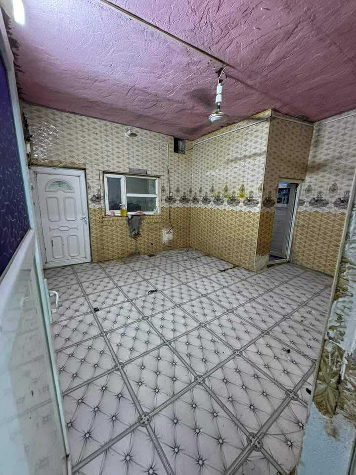 بيت الايجار مساحه 200 متر 
العنوان / التقيه الثالثه  قرب مجمع الروان 
الايجار 250 الف شهريآ 
الاستفسار/ اتصال او مراسله 
***********
