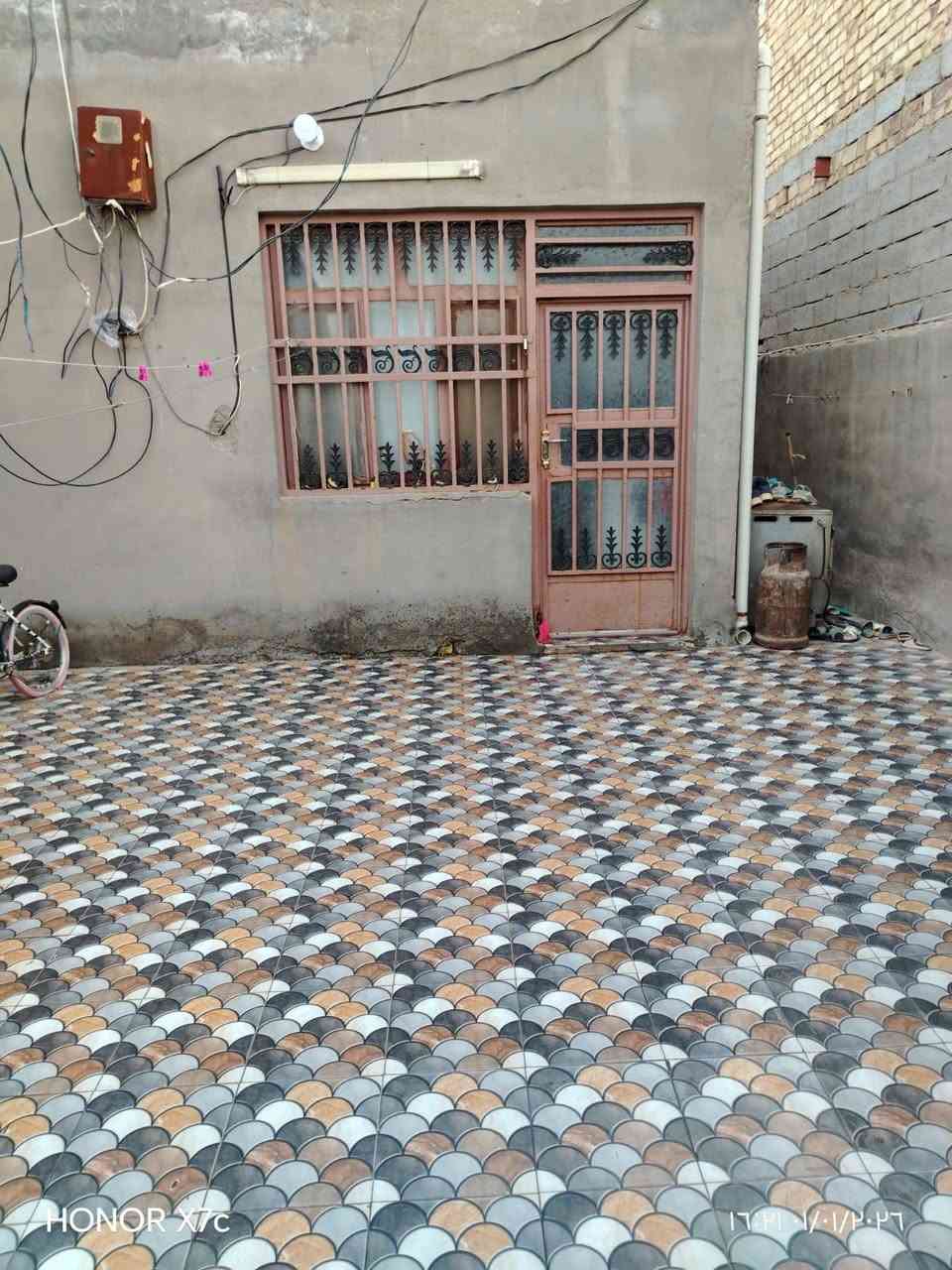 بيت للبيع في منطقة ال حمد نزلة شيخ سامي المساحة 200 م يتكون من استقبال ومطبخ وصاله وغرفه يبعد عن الشارع العام ٥ دقائق
السعر 40 مليون وبي مجال للاستفسار الاتصال على الرقم

***********
