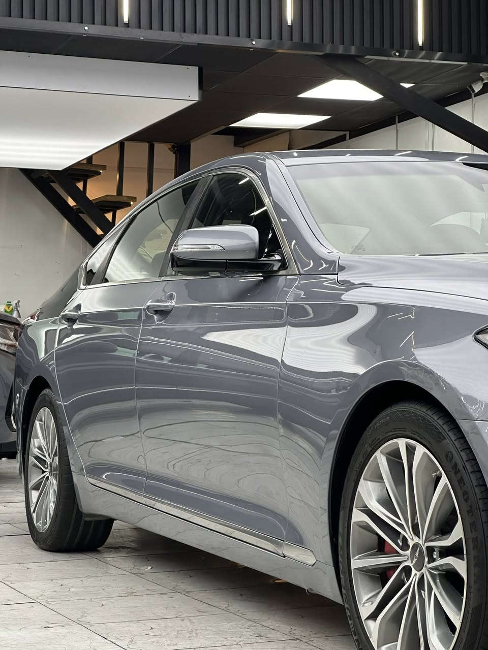 السلام عليكم
Genesis G80 2017 لبيع

السعر 180 ورقة

محرك V6 سعة 3.8 لتر

• نظام دفع خلفي RWD

Eco / Comfort / Sport :وضعيات قيادة •

• استهلاك وقود تقريبي: 11 - 9 كم/لتر

• بدون سقف بانورامي

• حساسات أمامية وخلفية

• مرايا كهربائية قابلة للتسخين

• مصابيح خلفية LED

• عادم مزدوج خلفي

• شاشة وسطية 8 إنش (لمس)

• نظام صوتي قياسي 7 مكبرات صوت •

• مقاعد جلد صناعي

• مقاعد أمامية كهربائية

• تدفئة للمقاعد الأمامية

• تكييف أوتوماتيكي مزدوج المناطق
جامات كلهن اوتماتيك

للتواصل :  ***********
