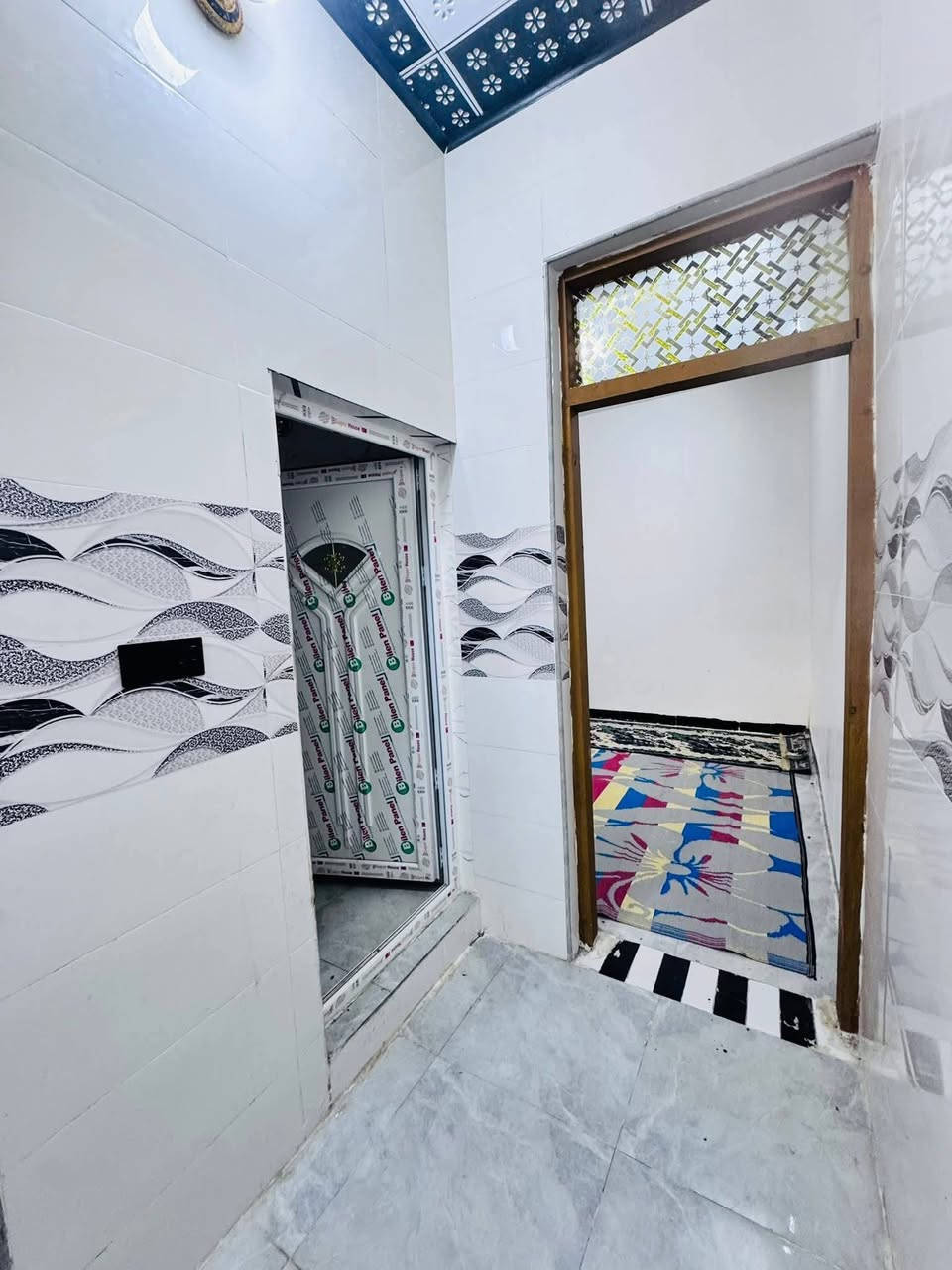 مساحة 100 متر
✅مكانه نجف مجمع بيتي مقابيل مجمع لميرات 

جميع لخدمات متوفرء 
✅ماي كهرباء مدارس 

(( سعر 67 وبي مجال ))
يتكون لبيت من غرفه 😴 
وصاله وستقبال ومطبخ وصحيات عدد ثنين ومكشوفه استفسار ***********
