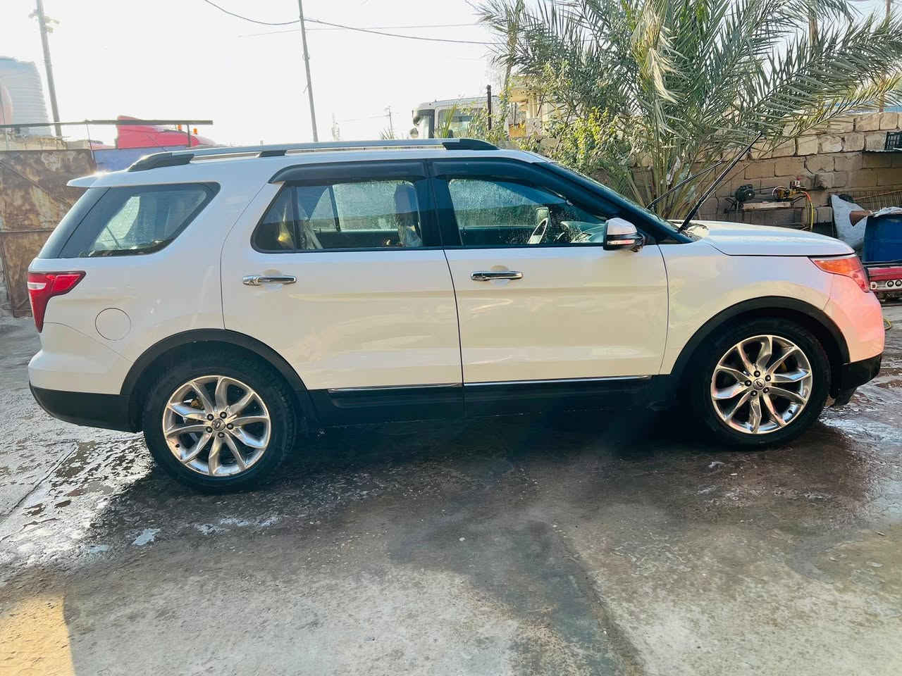 فورد اكسبلور 2011 رقم بغداد بسمي سنويه لحد30 لمتد فول 1/1تحكم استيرن حساسات بصمه بانورامه او اتنته 6راكب ملكيه كشنات كهربائيه ويل 20 وراد امريكي تبديل جاملغ او بنيد وبيها صبغ حزام ماعده الجنطه والقماره لايتات زنون تبريد تلث قطع  سعر 125او بي مجال قليل  *********** عنواني بصره معقل
