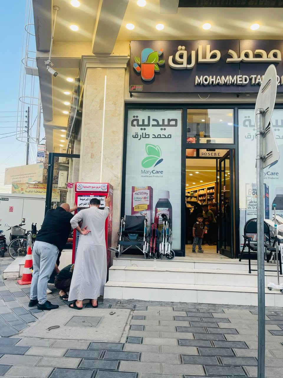 بفضل الله وتوفيقه، ثم بدعم الإخوة المحسنين الكرام، تم توزيع البرادات في مدينة الرمادي، علماً أن حملة "سقيا الماء" مستمرة على مدار العام.
​قال النبي ﷺ: "أفضل الصدقة سقي الماء"
​ساهم معنا في إرواء القلوب وكسب الأجر؛ فالعطاء مستمر بفضلكم.
​📞 للتواصل والتبرع ودعم الحملة:
***********
​#فريق_منبع_الإنسانية #حملة_سقيا_الماء #الماء #برادات_في_مدينة_الرمادي
