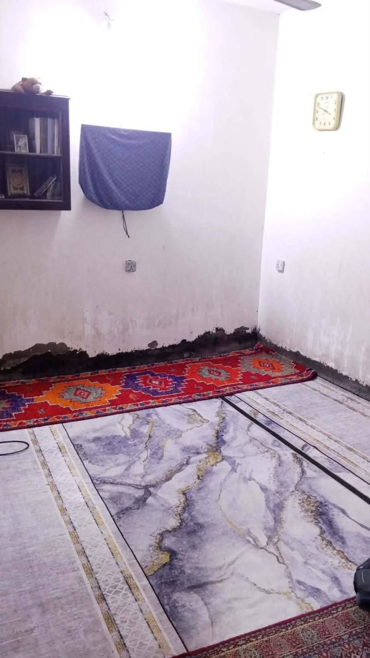 بيت مسلح تجاوز للبيع المساحه 80متر كهرباء ومي ومجاري وإنترنت كامل العنوان العبيدي مجاور مدرسة سلسبيل ***********
