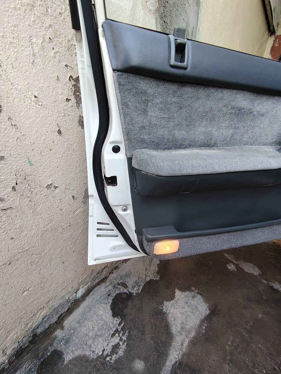 السلام عليكم نسان سدرك سياره جديده وبسمي سنويه جديده ٣١ سياره كله على وضع شركه  موديل ٢٠٠١  سعر ٦٨ مكان سياره بغداد ما متواجد على فيس هاتف ***********
