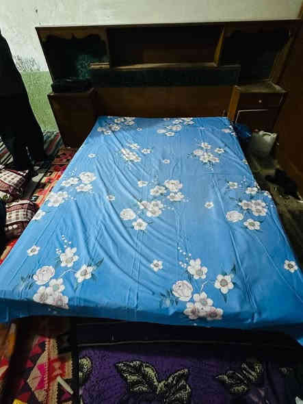 سلام عليكم غرفه اخشاب نضيفه خمس ابواب جربايه ام المسرح وياها اجنحتها وياها كومدي كله نضيف مكاني الناصريه المركز السعر 350للستفسار اكثر ***********
