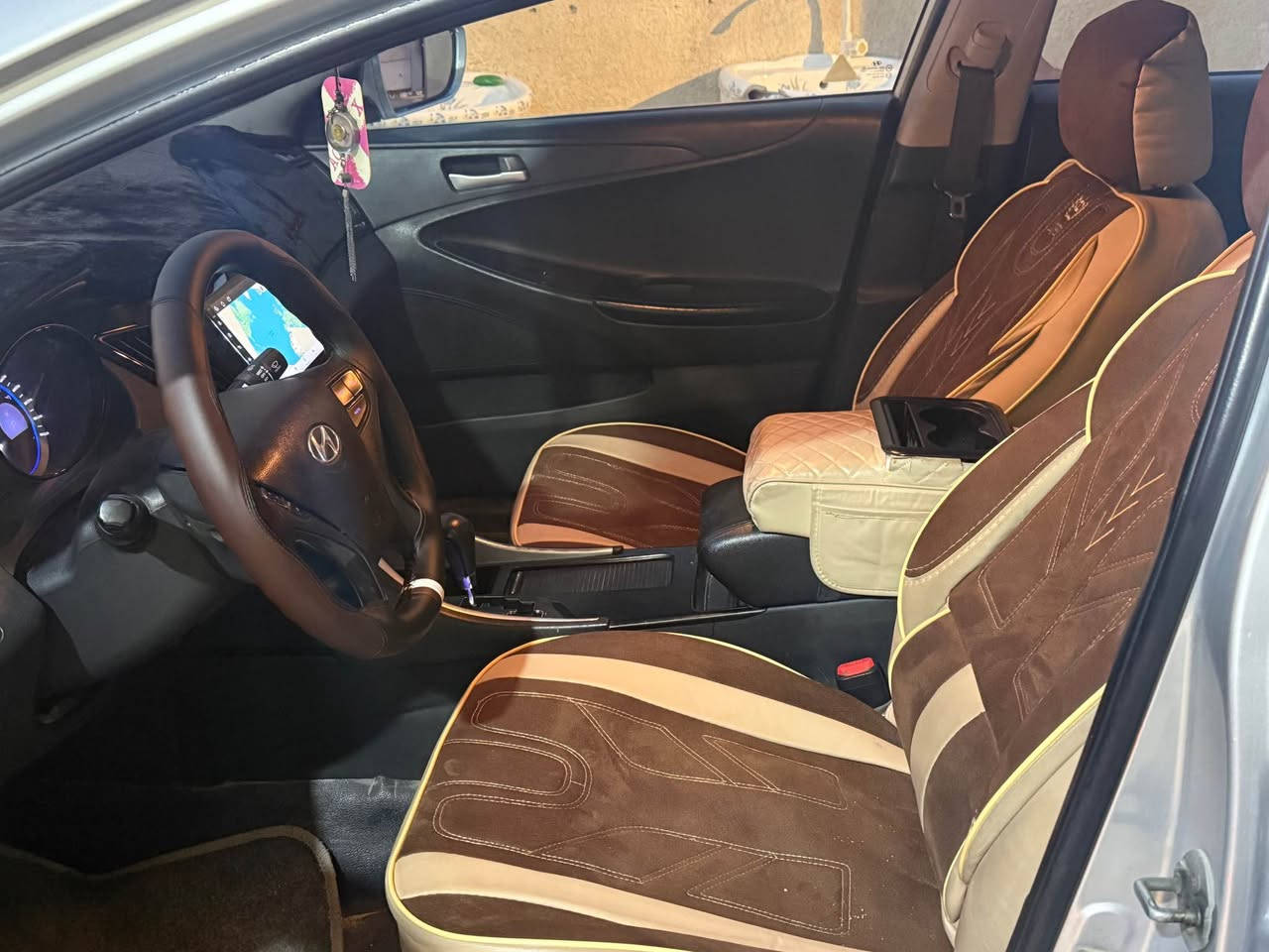 سوناتا 11 معلايه 14 رقم بصره 
وارد كوري كفاله ضربه وتبديل 
كوري من صبغ ما ينكفل 
مكينه كير كفاله حداديه طخم تاير كله جديد لايت زنون اصلي عالي وناصي 
شاشه حجم كبير اصليه كاميره خلفيه 
ودشمه جديده سياره نضيفه مال جناي 
السعر 83 وبيها حك جيه مكاني بصره 
الشراي يتصل *********** Singapore
